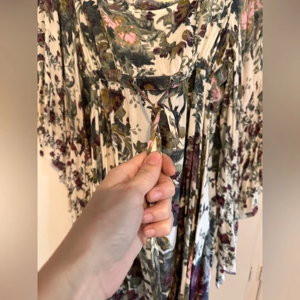 Dress - Picture 2 of 4